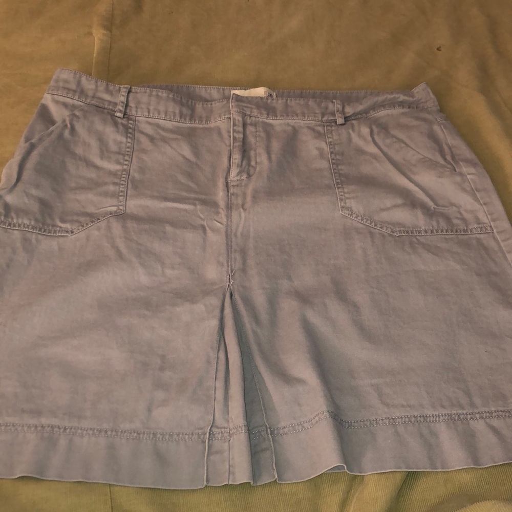 Old Navy twill pleated gray skirt.